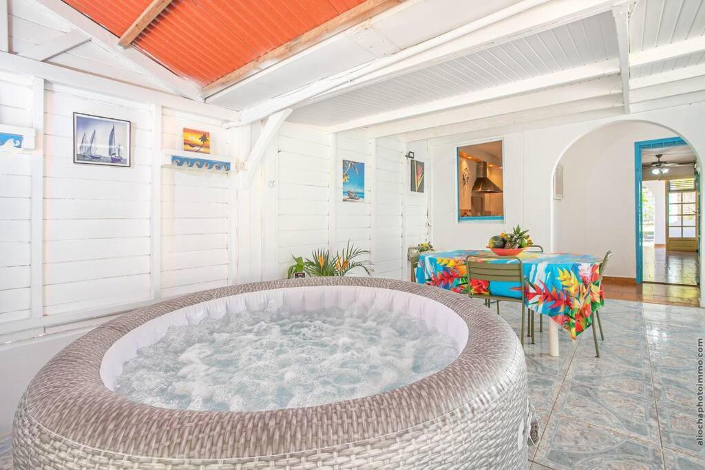 La Villa Du Rocher Du Gaiac Avec Spa Le Diamant Exteriér fotografie